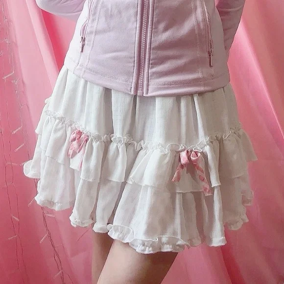 White Kawaii Cake Ruffled Above Knee Skirt Size Small - Picture 4 of 5